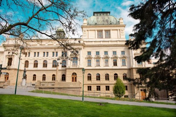 Plzeňské divadlo láká na ležérní pátky bez dress code