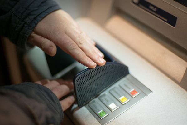 Podvody falešných bankéřů - pozor na sofistikované metody
