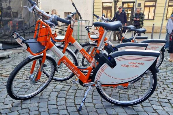 Přerov posiluje kontroly: mladiství bez helmy přicházejí o přístup ke sdíleným kolům