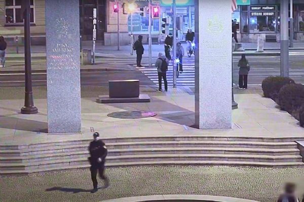 Sdílená kola přinášejí své problémy. Cyklisté v Plzni jezdí na červenou i po chodníku