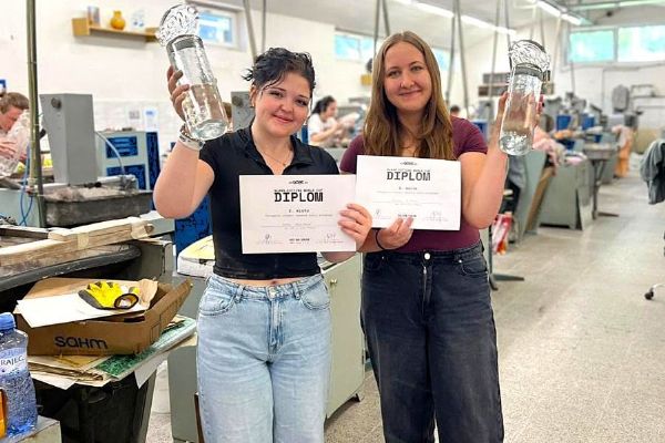 Studentky z Třeboně získaly zlato a stříbro na světovém šampionátu v broušení skla v Nižboru