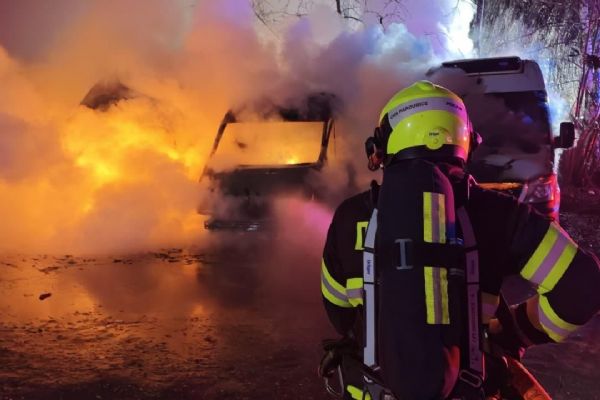 Větrný Štědrý den, 27 zásahů, čtyři auta v plamenech