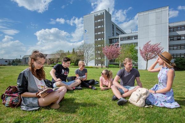 Vysoké školy v Plzni znovu ožívají. Studentů po letech výrazně přibylo