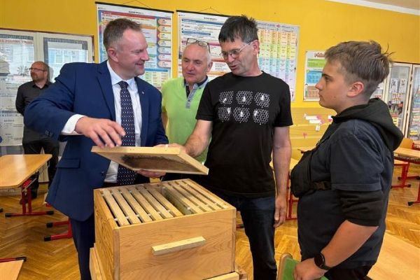Zlatá včela v Senožatech: oblastní kolo přiláká desítky mladých včelařů