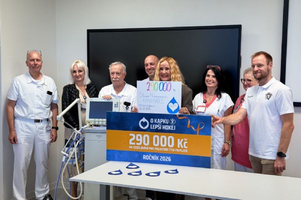 Plzeňská Fakultní nemocnice získala díky hokejové charitě dar za více než 700 tisíc korun