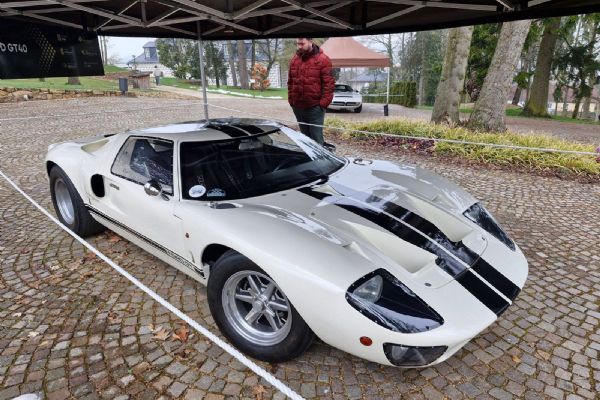 Bílé supersporty ovládly Hochperk. Na Rokycansku se ukázaly automobilové legendy