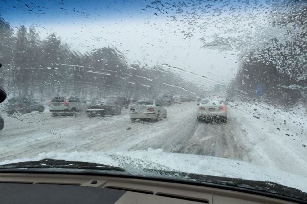 Česko zasypal sníh, pozor na ledovku v úterý i ve středu