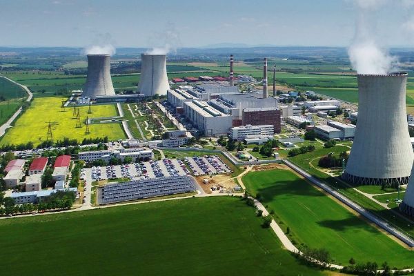 Dunajské elektrárny omezují výkon kvůli suchu. Dukovany a Temelín spoléhají na věžové chlazení