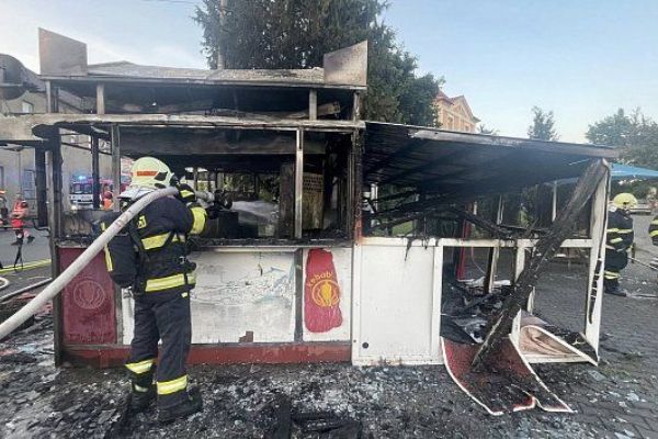 Explodoval stánek s kebabem v Holýšově: obsluha unikla bez újmy
