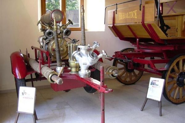 Heraltice otevřely hasičské muzeum v opraveném obecním domě