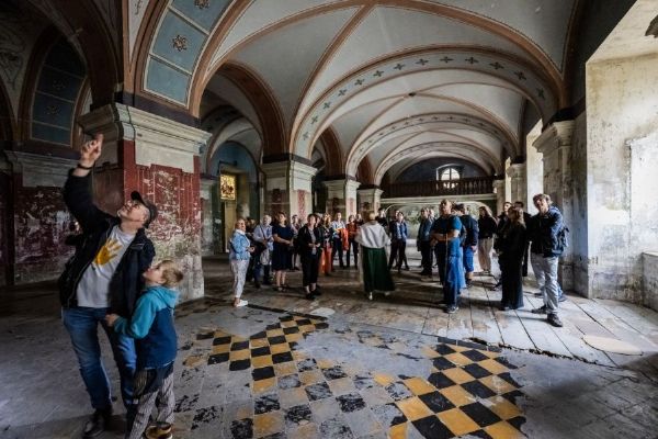 Invalidovna v Karlíně se po dni otevřených dveří uzavřela. Rekonstrukce potrvá až do roku 2030