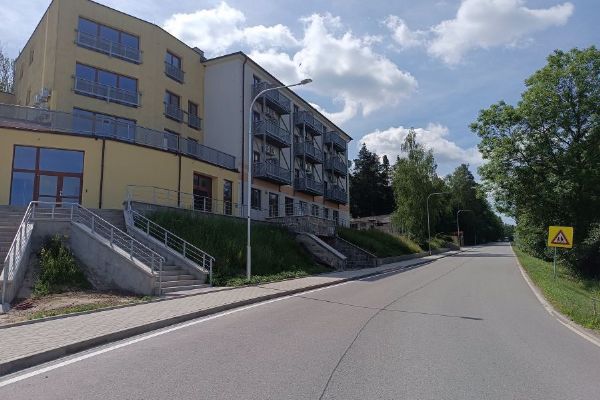 Koloděje nad Lužnicí mají nový chodník podél silnice II/105. Bezpečnější trasa pro pěší i školáky