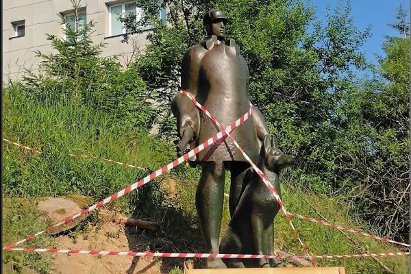 Komunistický symbol je zpět. Golem pohraničníka na Čerchově vyvolal ostrý spor