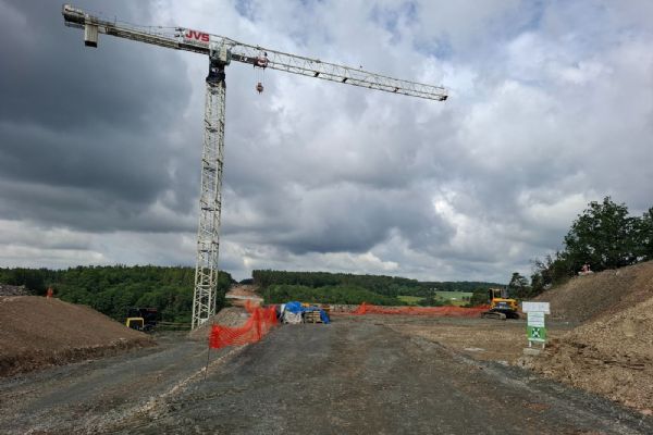 Obchvat Plas se rozbíhá. Přes údolí Střely povede most vysoký téměř 90 metrů