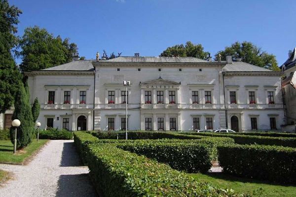 Park u Liebiegova paláce nově pod zámkem: otevřeno 7-22