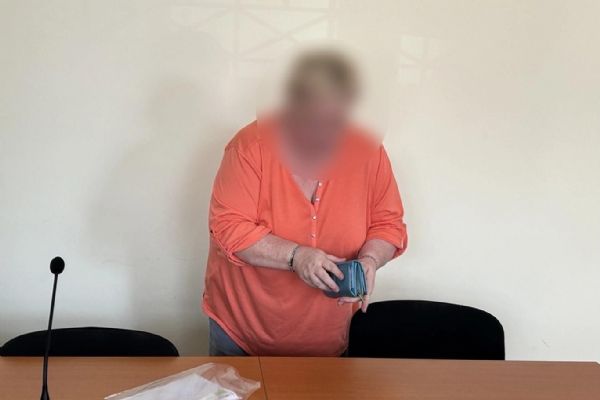 Podvodníci ji připravili o všechno, pak sáhla na synovy úspory. Dostala podmínku