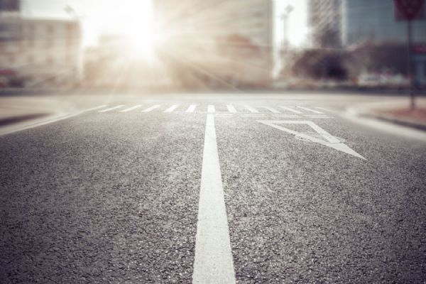 Povrchy v Plzni se rozpálí až na 60 °C. Jak přežít vedro a co města dělají pro ochlazení ulic