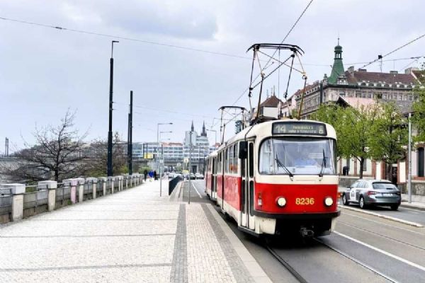 Praha 7 nesouhlasí se zrušením tramvaje 14, spouští petici proti změnám MHD
