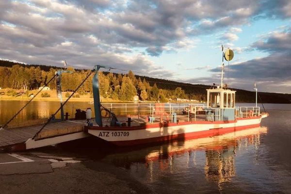 Přívoz na Lipně může nabrat zpoždění: přestavba na hybridní pohon posouvá sezonu