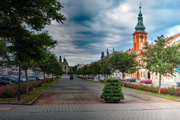 Rakovník znovu hledá zhotovitele pro zázemí sochy Alegorie času, instalace je plánována na září 2026