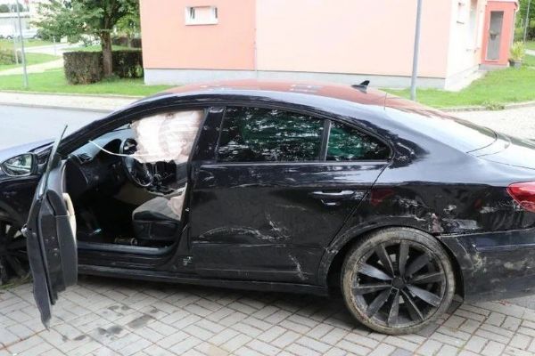 Řidič v Konstantinových Lázních ujížděl policii. Havaroval, měl zákaz řízení i pozitivní test na drogy