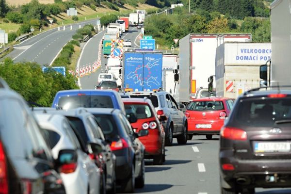Řidiče na D5 čekají další opravy. Mezi Plzní a Rozvadovem hrozí zúžení i kolony