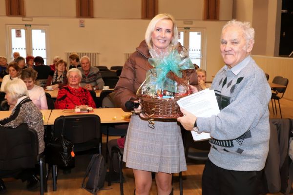 Slovany se umí starat o své seniory, pořádají výlety, Nordic Walking i jarní dílny