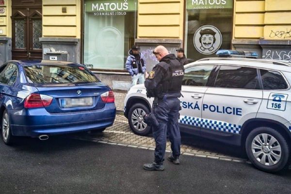 Strážníci v Plzni pronásledovali řidiče BMW. Neměl oprávnění a test ukázal amfetamin