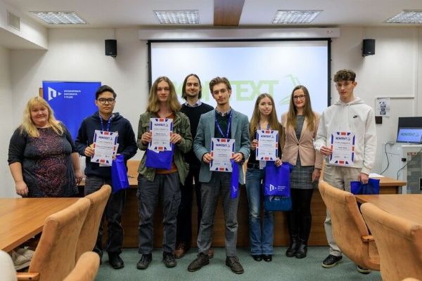 Středoškoláci bodovali ve finále krajské soutěže Kontext