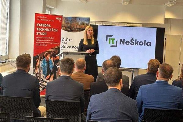 Žďár nad Sázavou přijímá nové studenty do IT NeŠkoly
