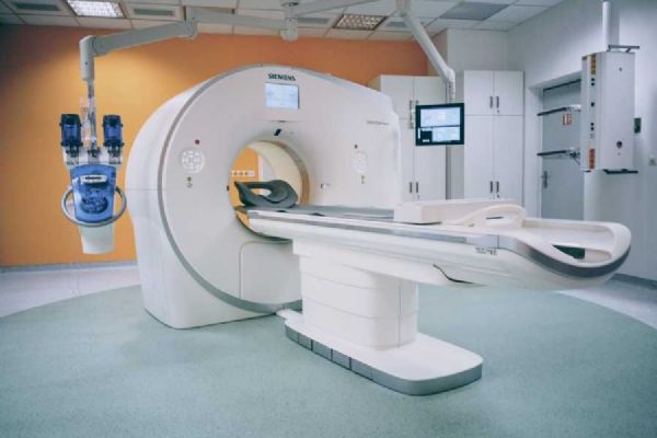 AI revoluce v českém zdravotnictví: Rychlejší diagnózy, ale i etické otazníky