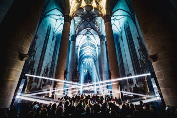 BLIK BLIK rozsvítí Plzeň, světelný festival se vrací 19.–21. března