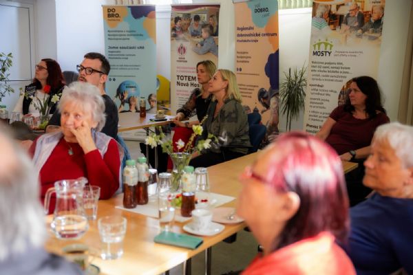 Dobrovolnictví má své Majáky. V Plzni ocenili lidi, kteří pomoc drží pohromadě