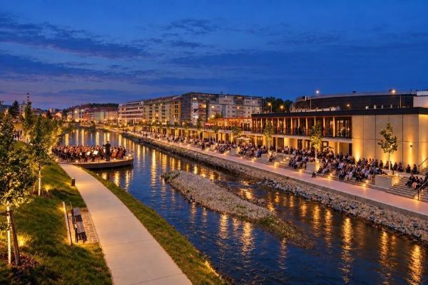 Filharmonie Brno zahraje na mole u Svratky. Startuje festival Náplavka Open