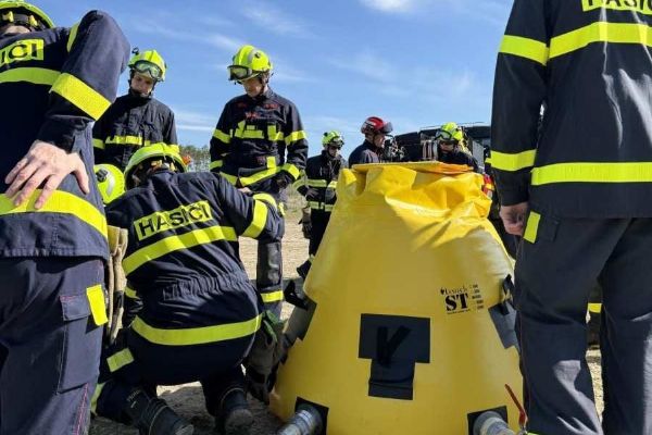Hasiči cvičí zásahy u lesních požárů u Marokánky, výcvik probíhá od dubna do října