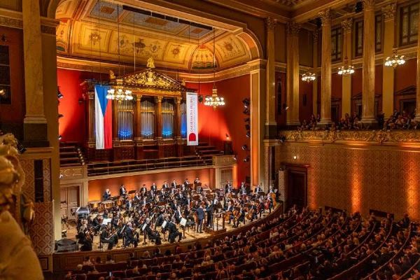 Klasickou hudbu Češi oceňují, do koncertních sálů ale míří méně