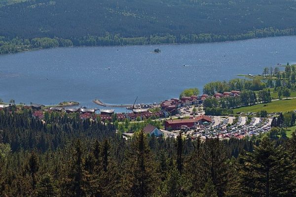 Lipno řeší obavy o kvalitu vody. Rezervace klesají, hygienici vodu hodnotí jako vhodnou