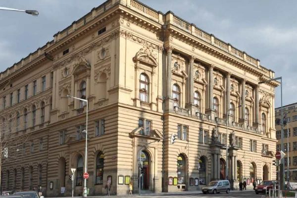 Národní dům na Vinohradech byl vydražen za 399 milionů korun