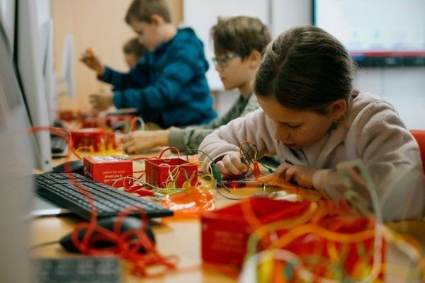 Plzeň otevírá 45 technických kroužků pro rok 2026/27, přibývají maker cluby pro starší žáky