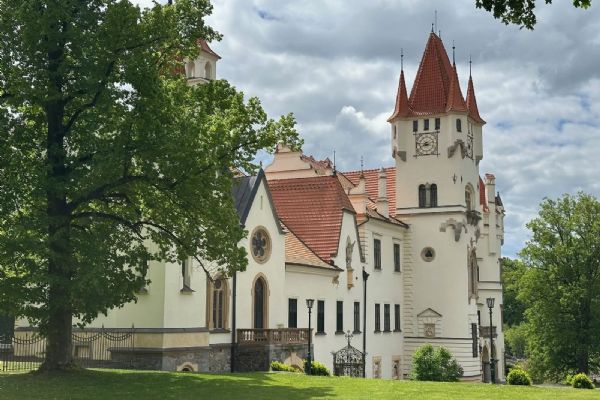 Pohádkový zámek Žinkovy láká návštěvníky na unikátní prohlídky
