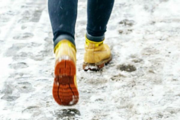 Pohotovost kvůli sněhu, trasy k nemocnicím, úřadům a MHD se uklízejí přednostně