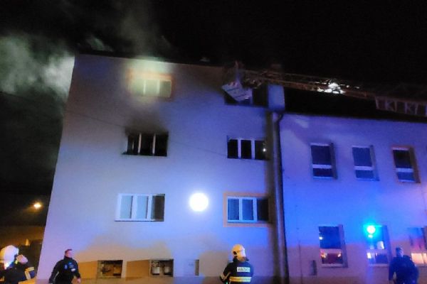 Požár školy v Lutíně evakuoval pět lidí a psa