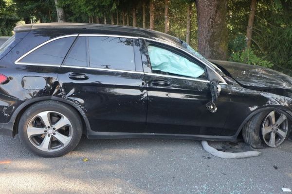 Řidička na Žďársku havarovala s mercedesem, po převrácení vozu nadýchala 1,70 promile