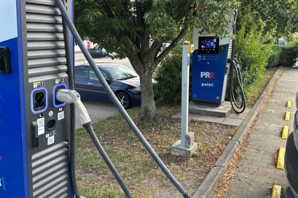 Skvrňany se dočkají 81 nových parkovacích míst, část pro dobíjení elektromobilů