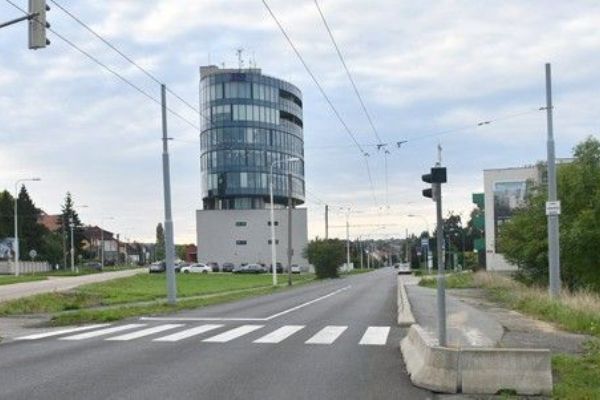 Štefánikova ulice v Černicích opět otevřena po rekonstrukci za 13,6 milionů