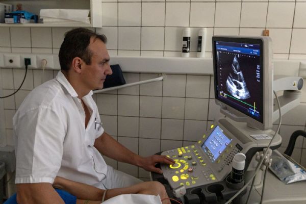 Stodská nemocnice má nový moderní rentgen, sám plánuje průběh vyšetření