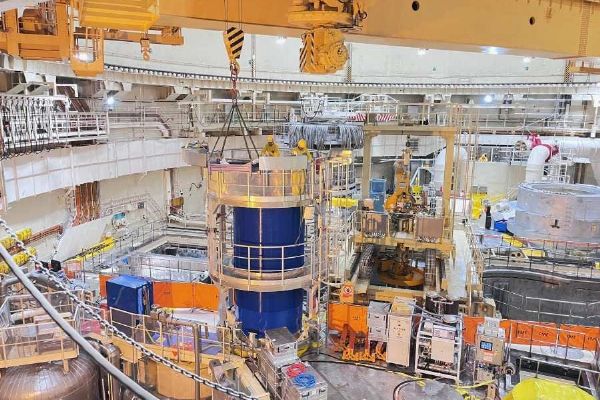 V JE Temelín mění 163 palivových souborů. Odstávka druhého bloku míří do finále