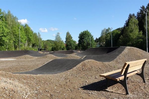 Vimperk otevřel nový pumptrack u Volyňky. Sportovní areál nabízí okruhy o délce přibližně 360 metrů