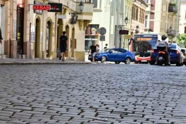Začíná obnova Rooseveltovy ulice v Plzni - nová dlažba a omezení dopravy