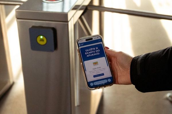 ZČU testuje nové identifikační karty v mobilních telefonech